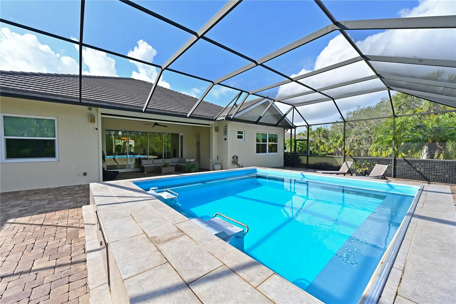 931 MANGROVE EDGE CT