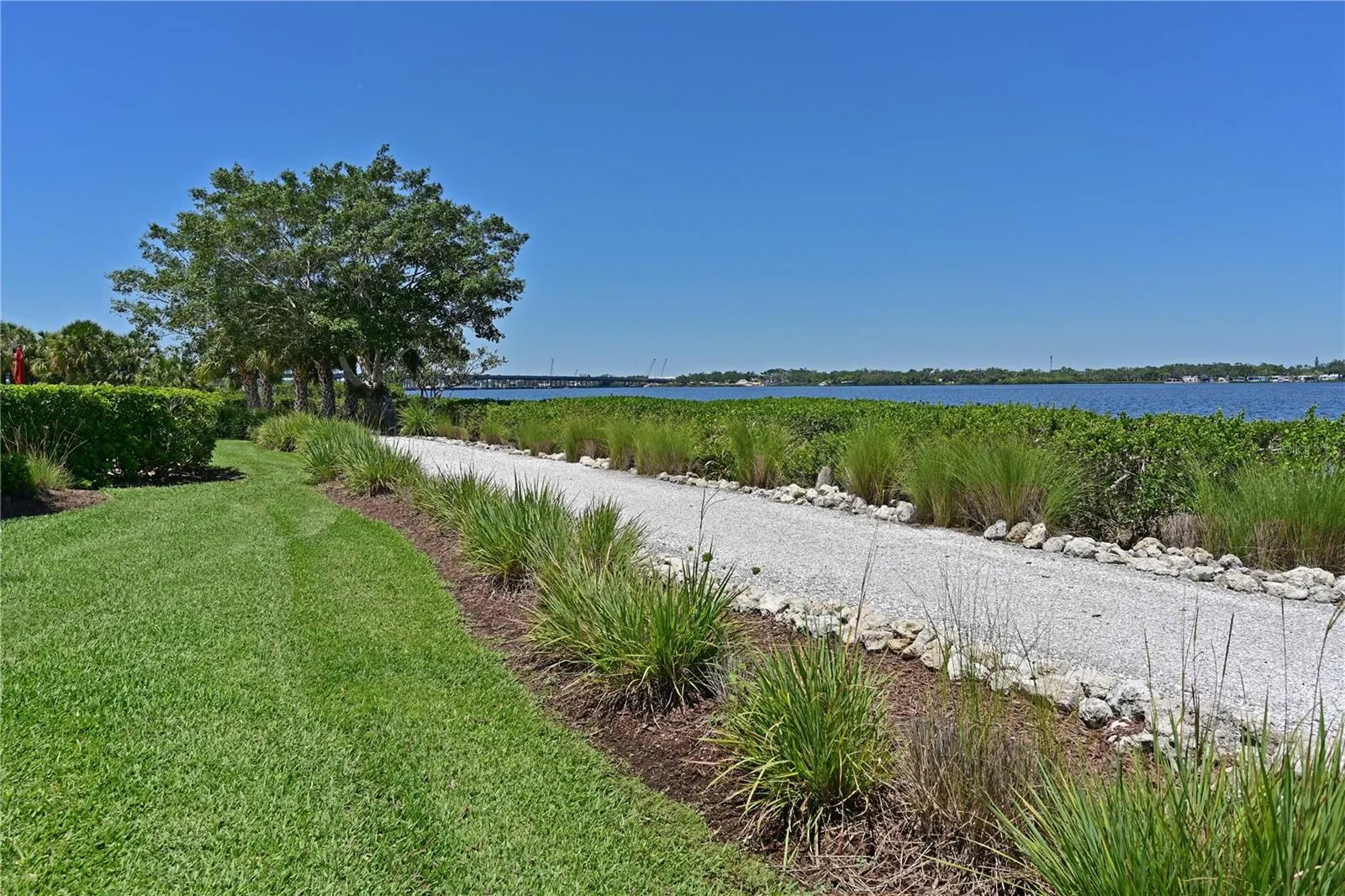 931 MANGROVE EDGE CT