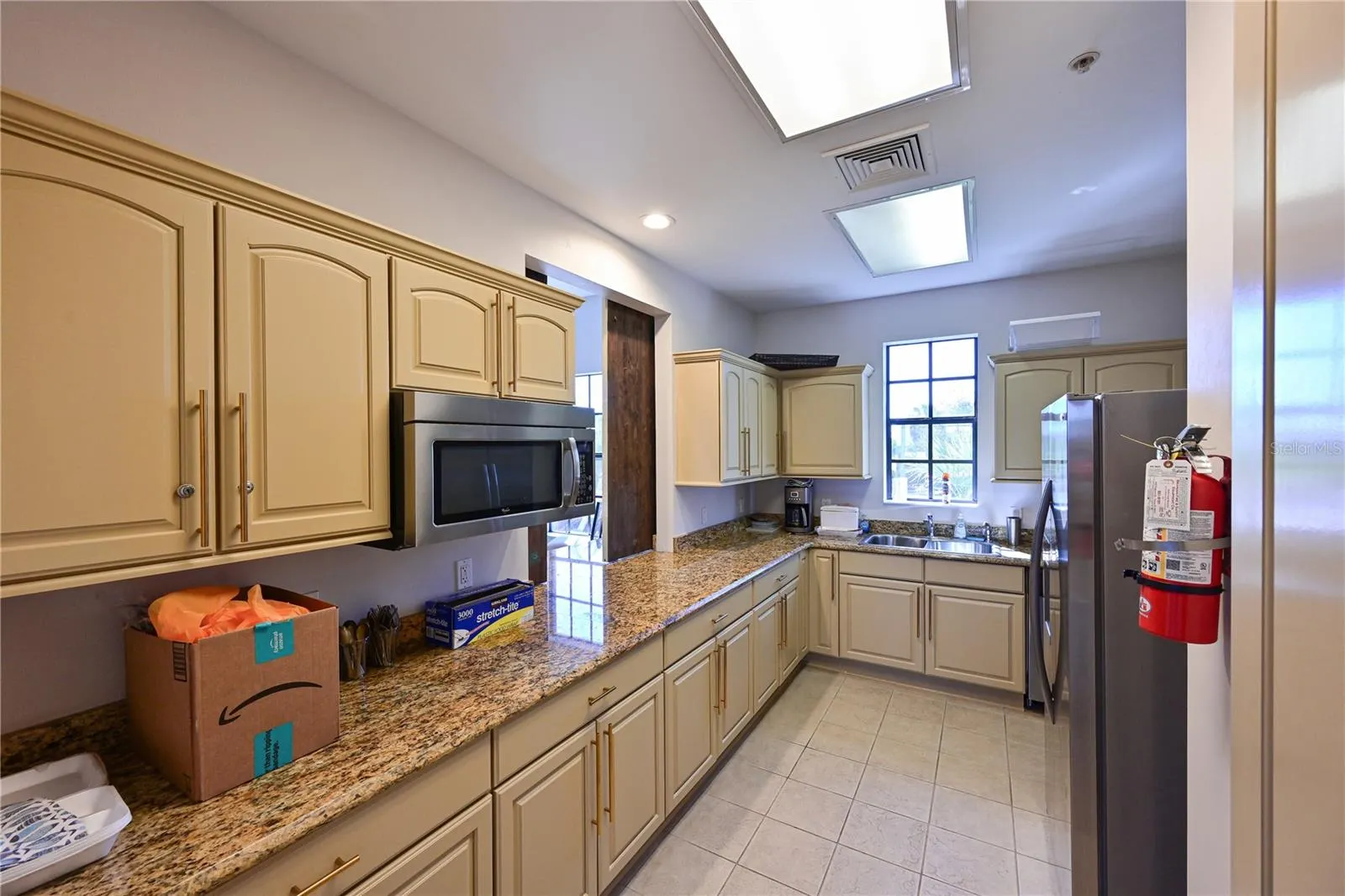 931 MANGROVE EDGE CT