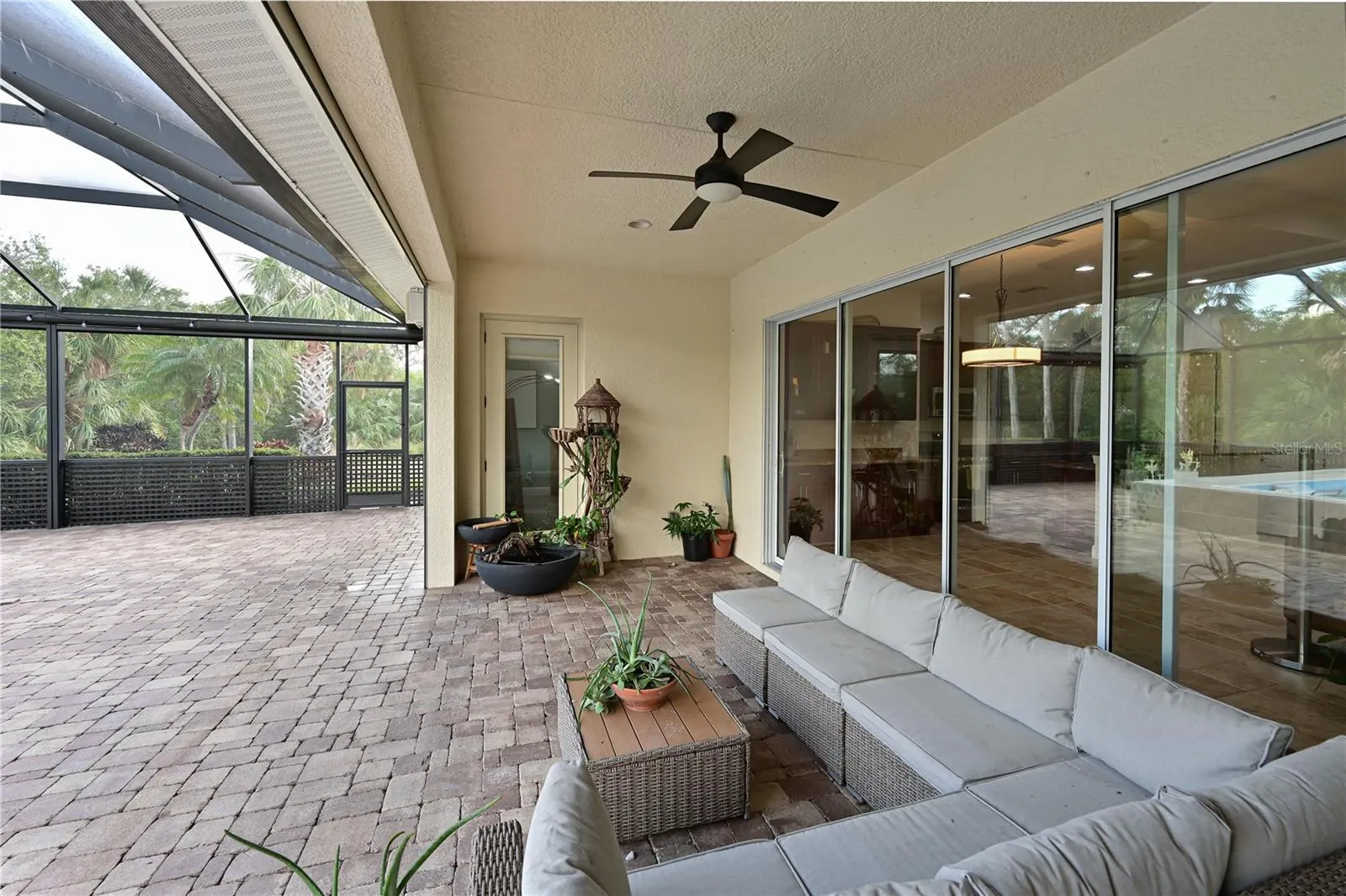 931 MANGROVE EDGE CT