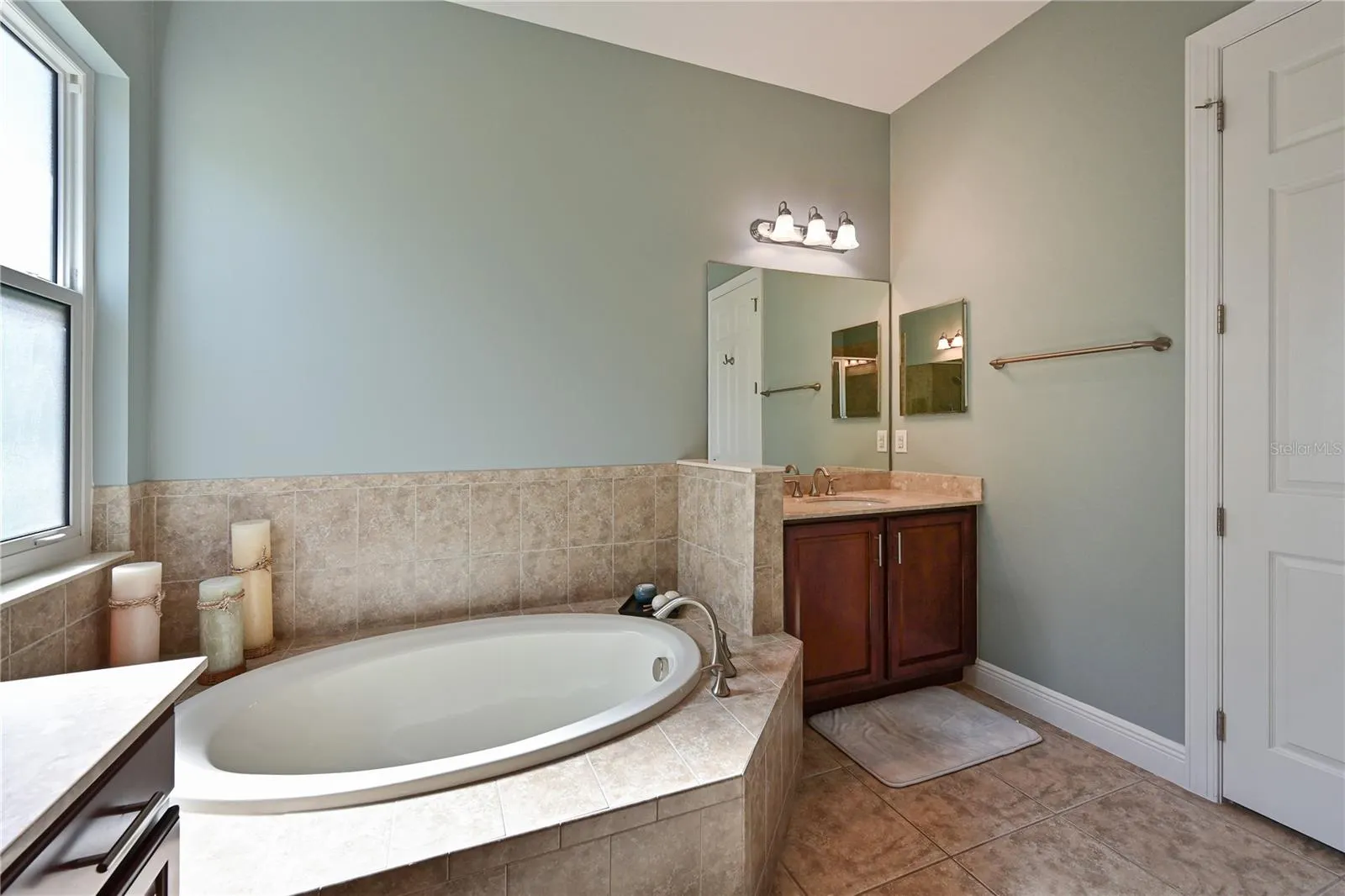 931 MANGROVE EDGE CT