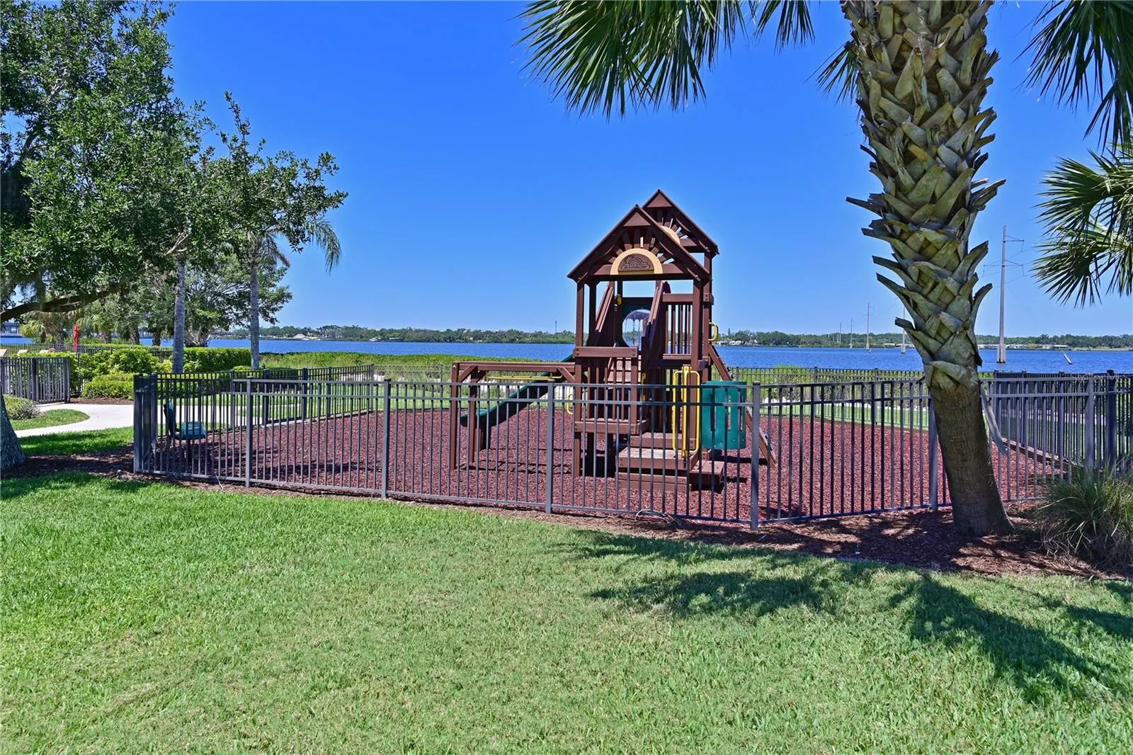 931 MANGROVE EDGE CT