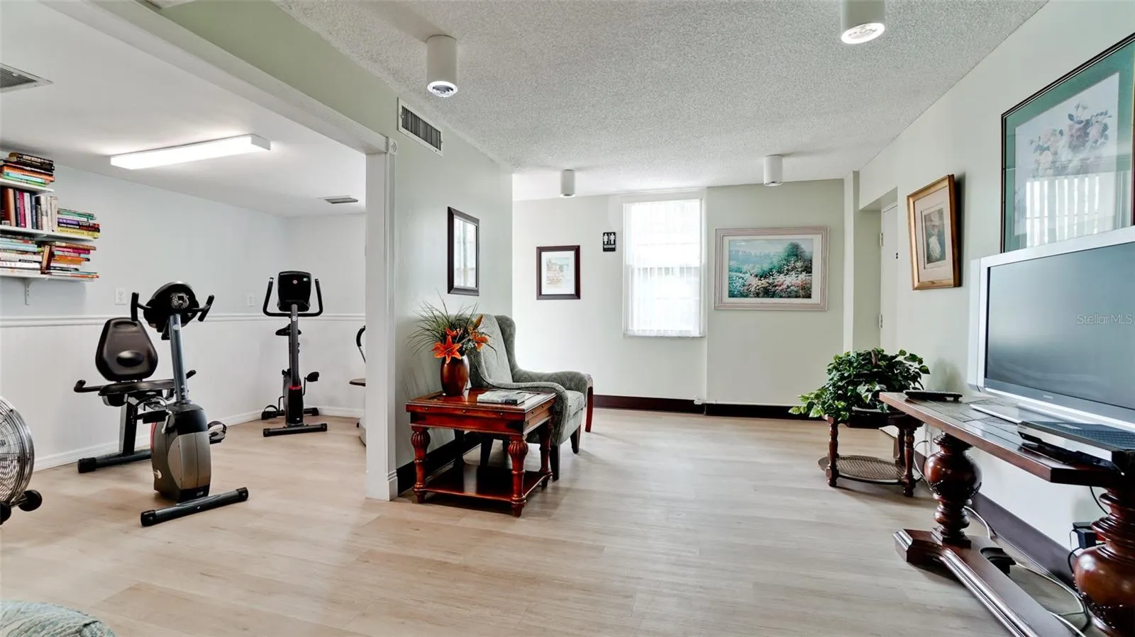 2901 26TH ST W #818, #818