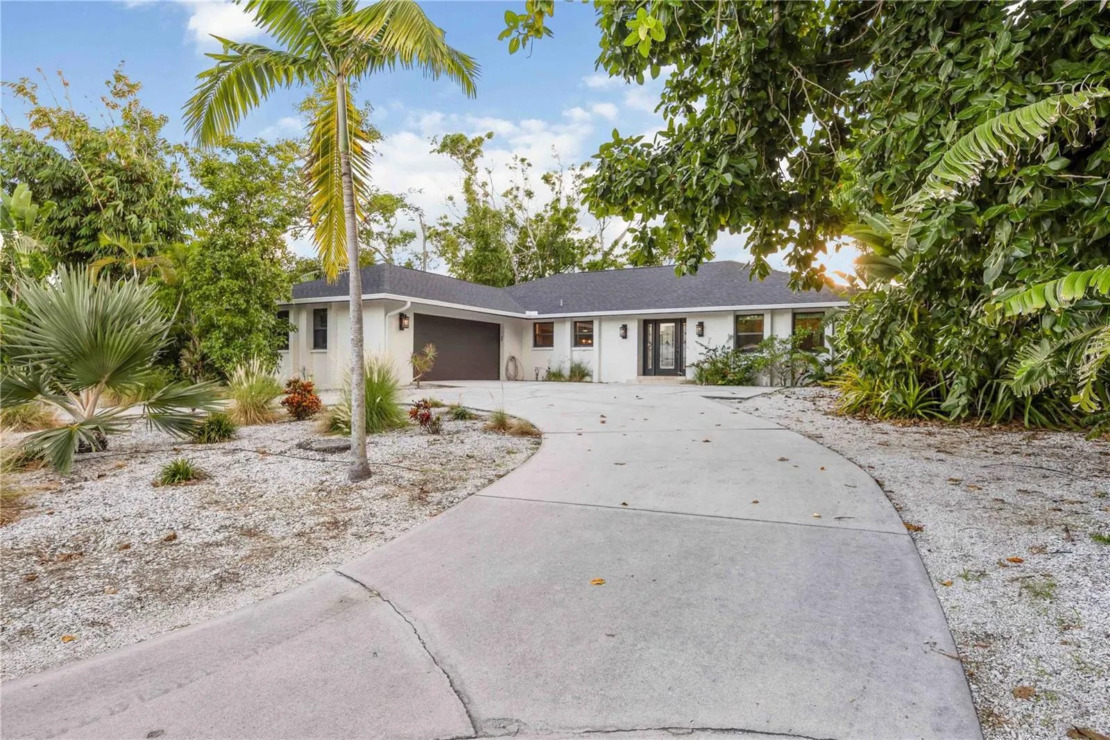 635 TROPICAL CIR
