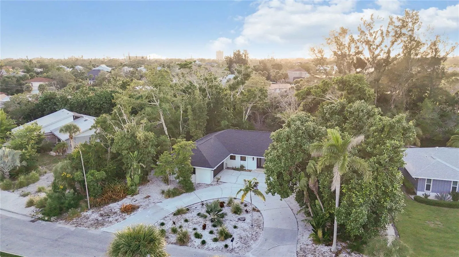 635 TROPICAL CIR