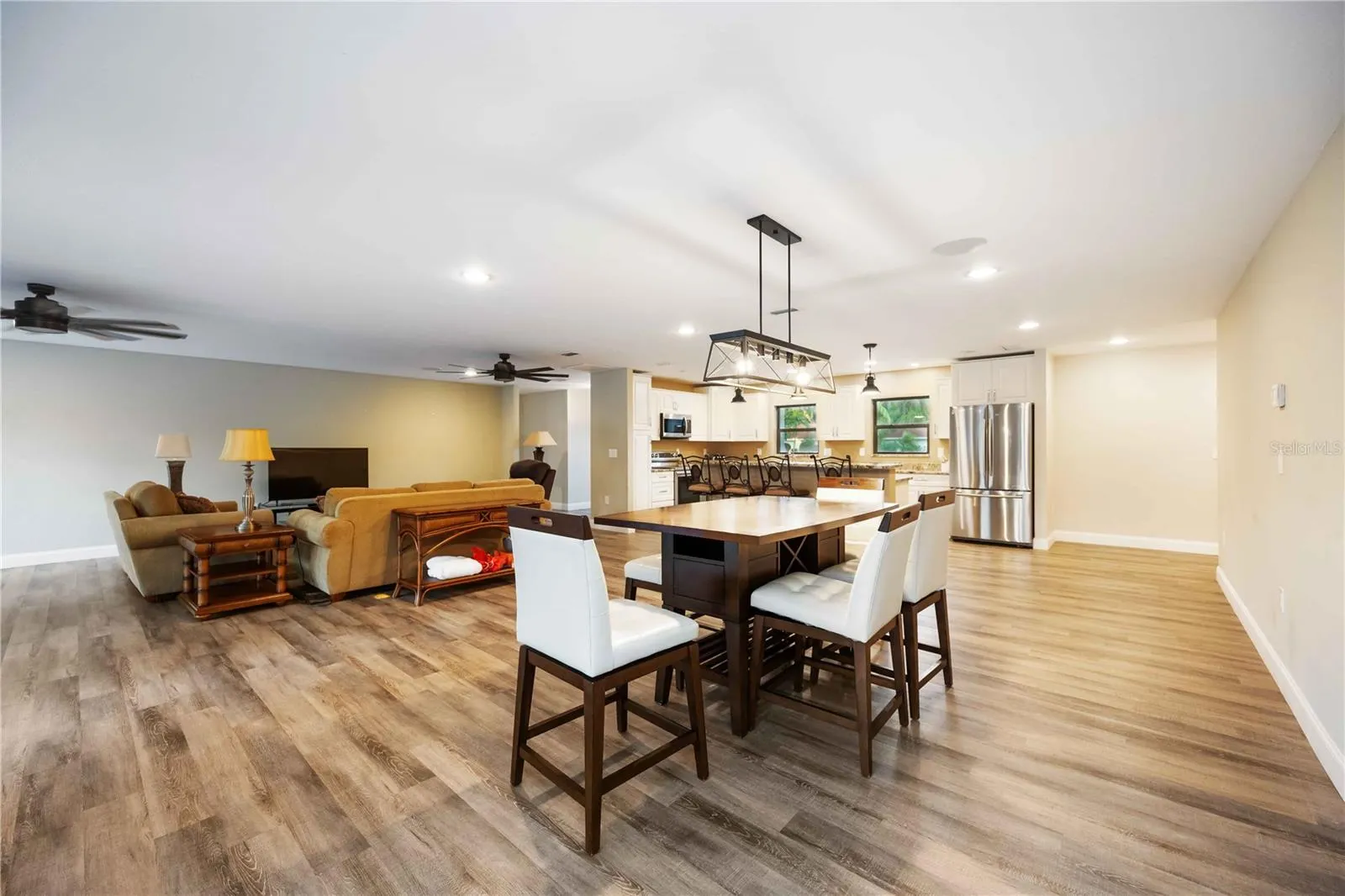 635 TROPICAL CIR