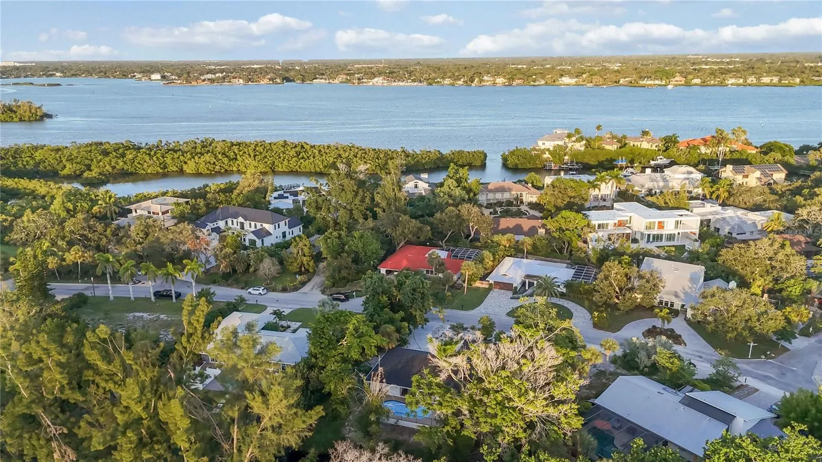 635 TROPICAL CIR