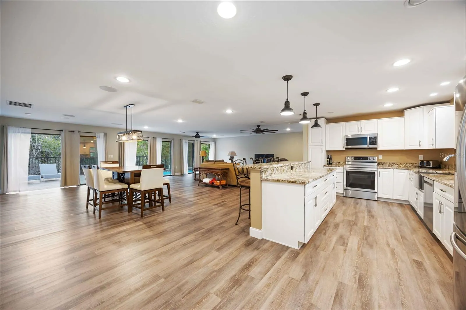 635 TROPICAL CIR