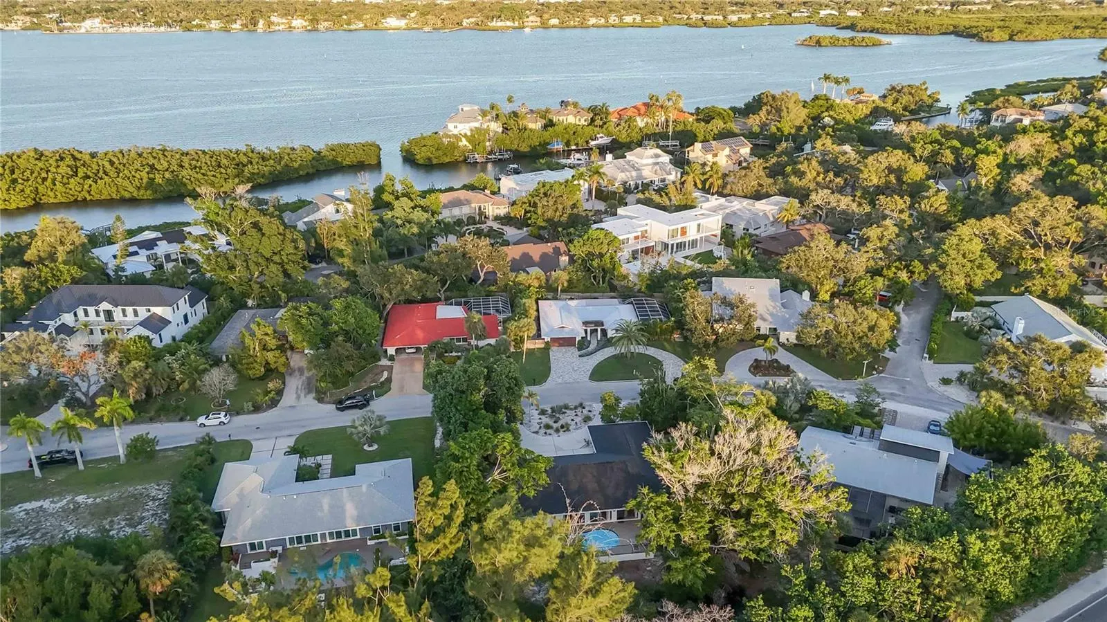 635 TROPICAL CIR