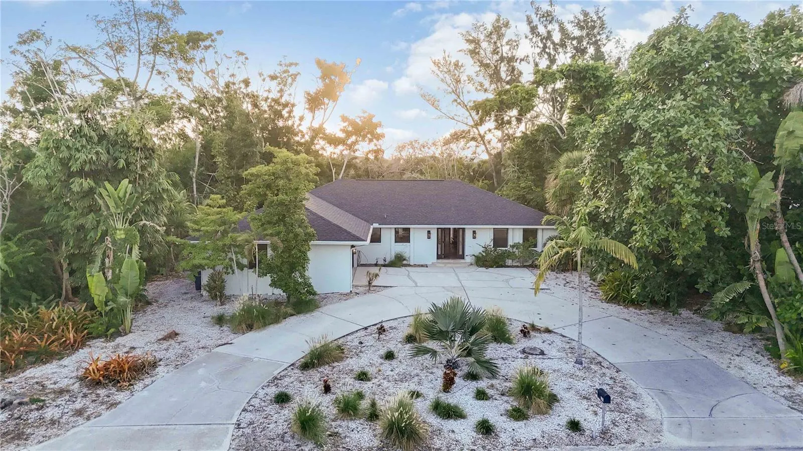635 TROPICAL CIR