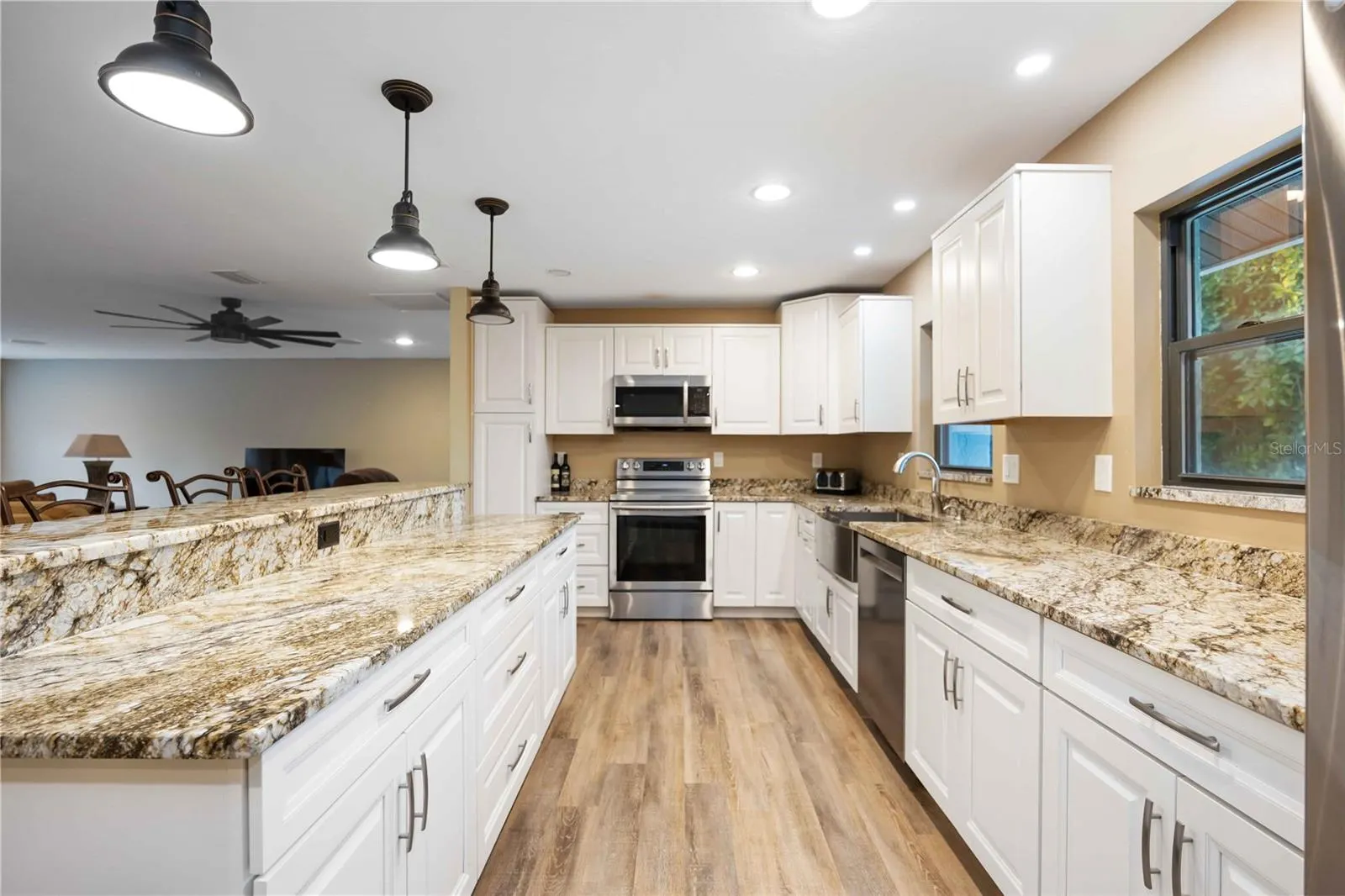 635 TROPICAL CIR