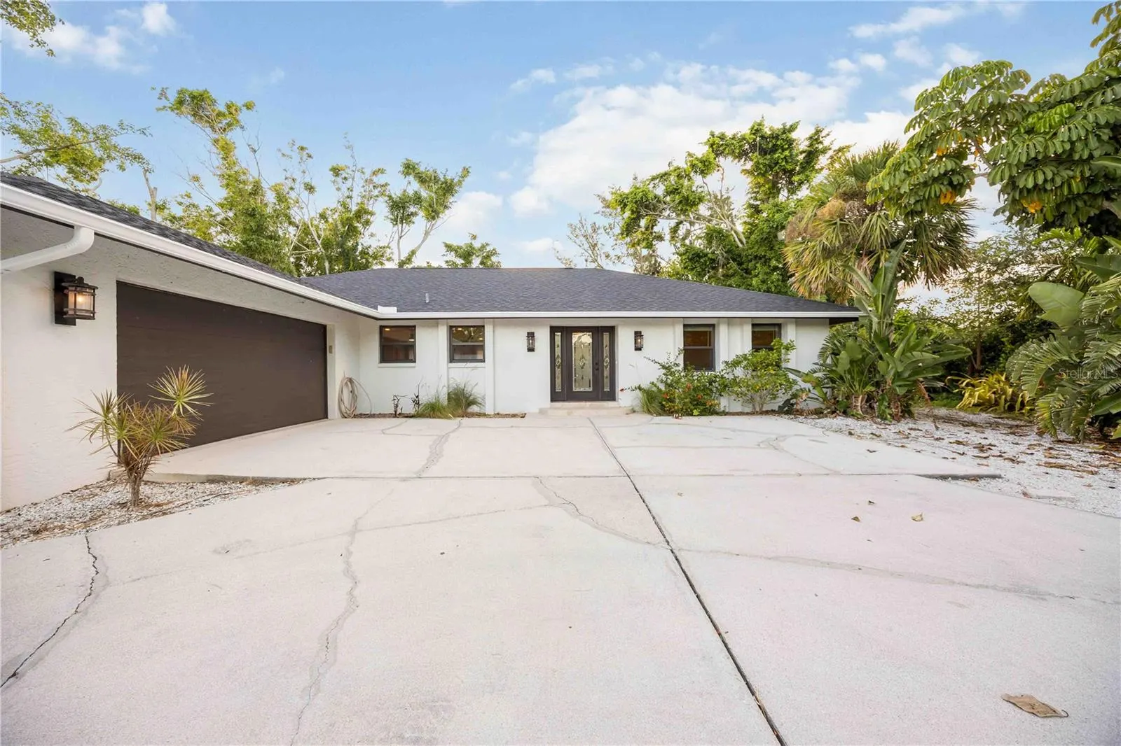 635 TROPICAL CIR