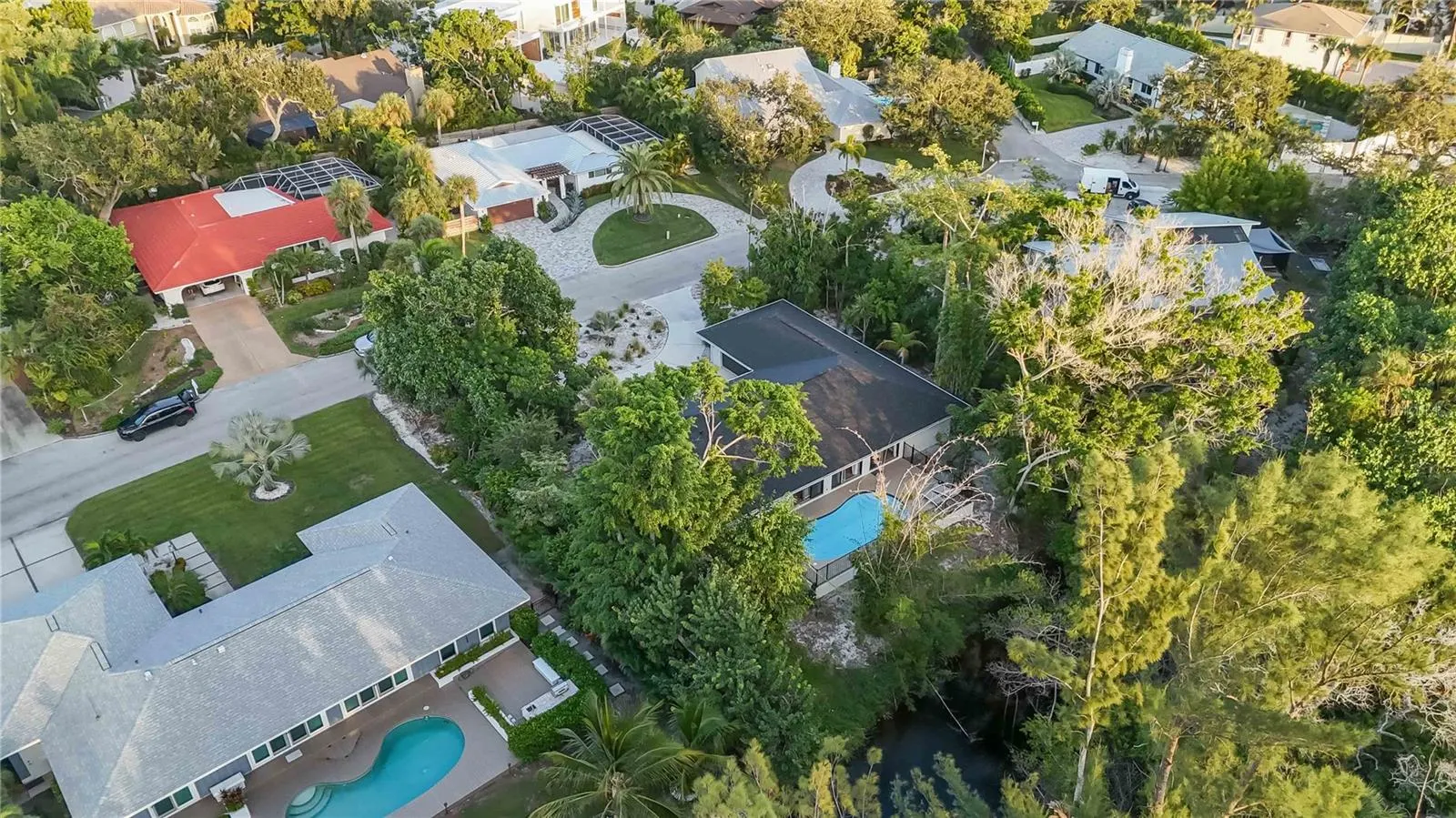 635 TROPICAL CIR