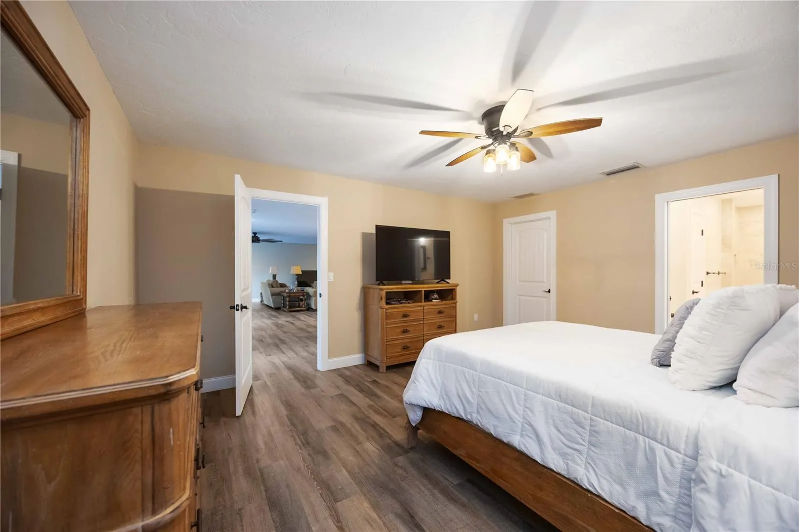 635 TROPICAL CIR