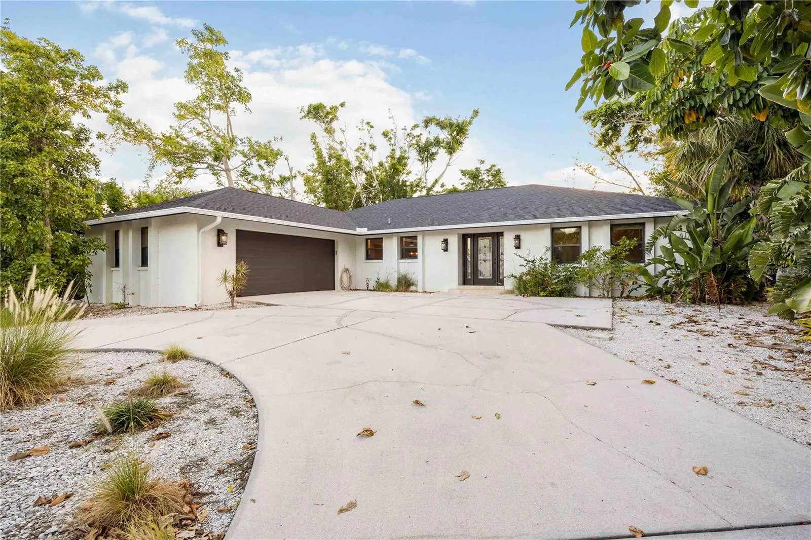 635 TROPICAL CIR