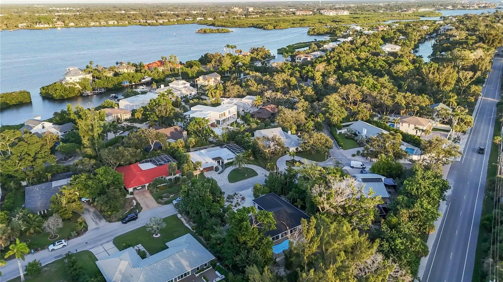 635 TROPICAL CIR