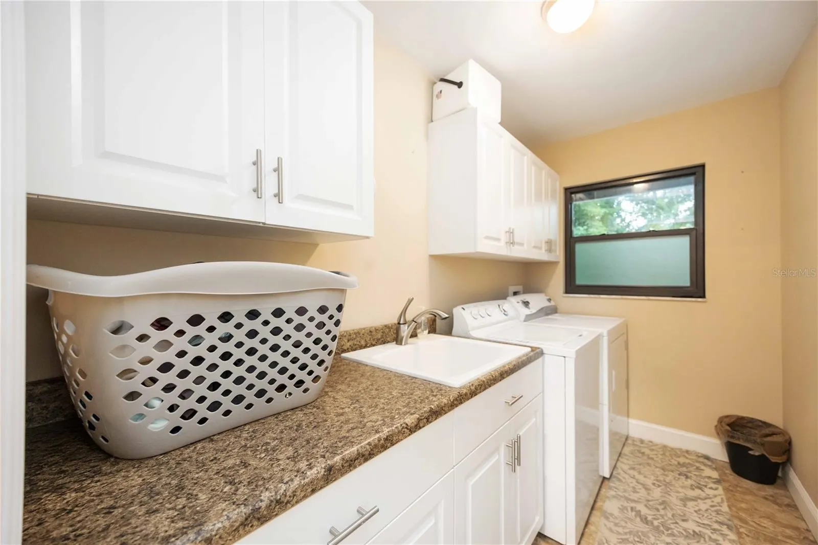 635 TROPICAL CIR