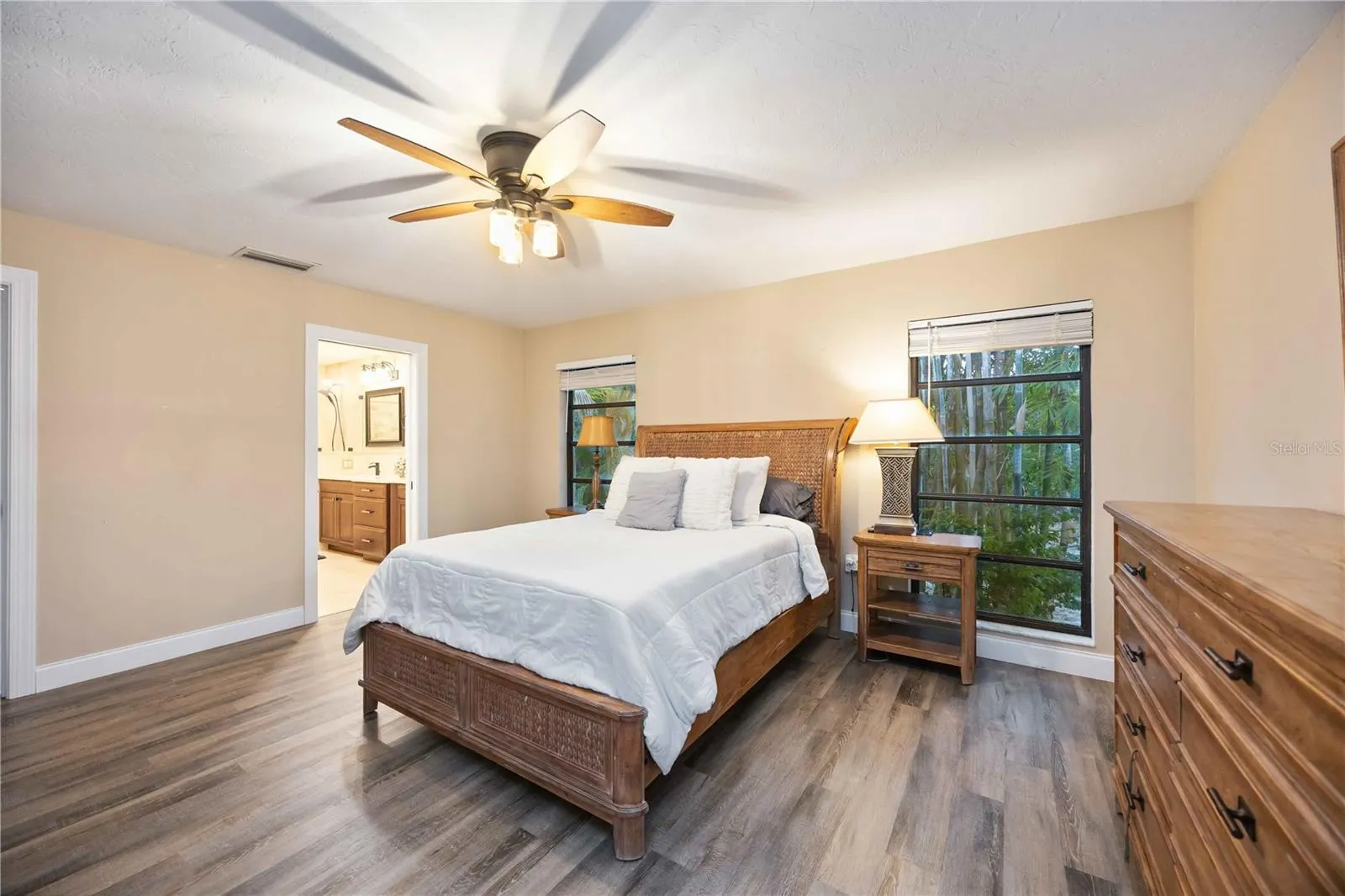 635 TROPICAL CIR
