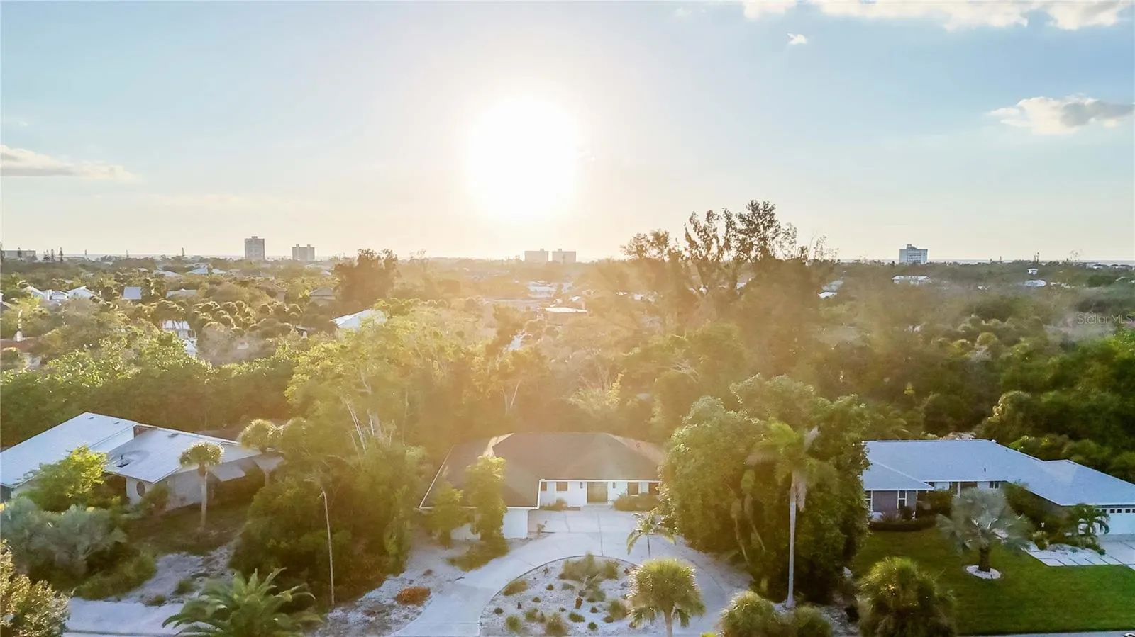 635 TROPICAL CIR