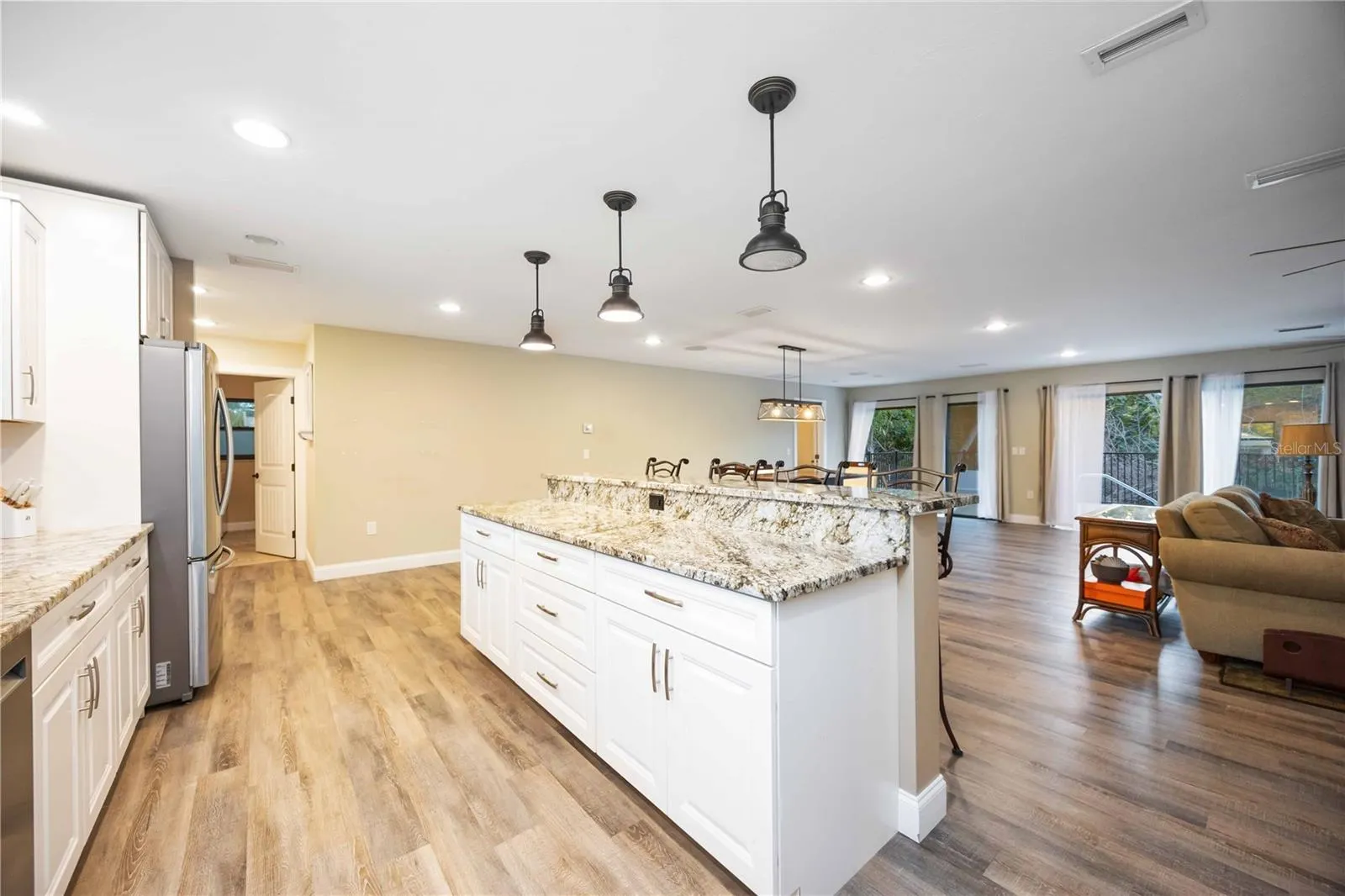 635 TROPICAL CIR