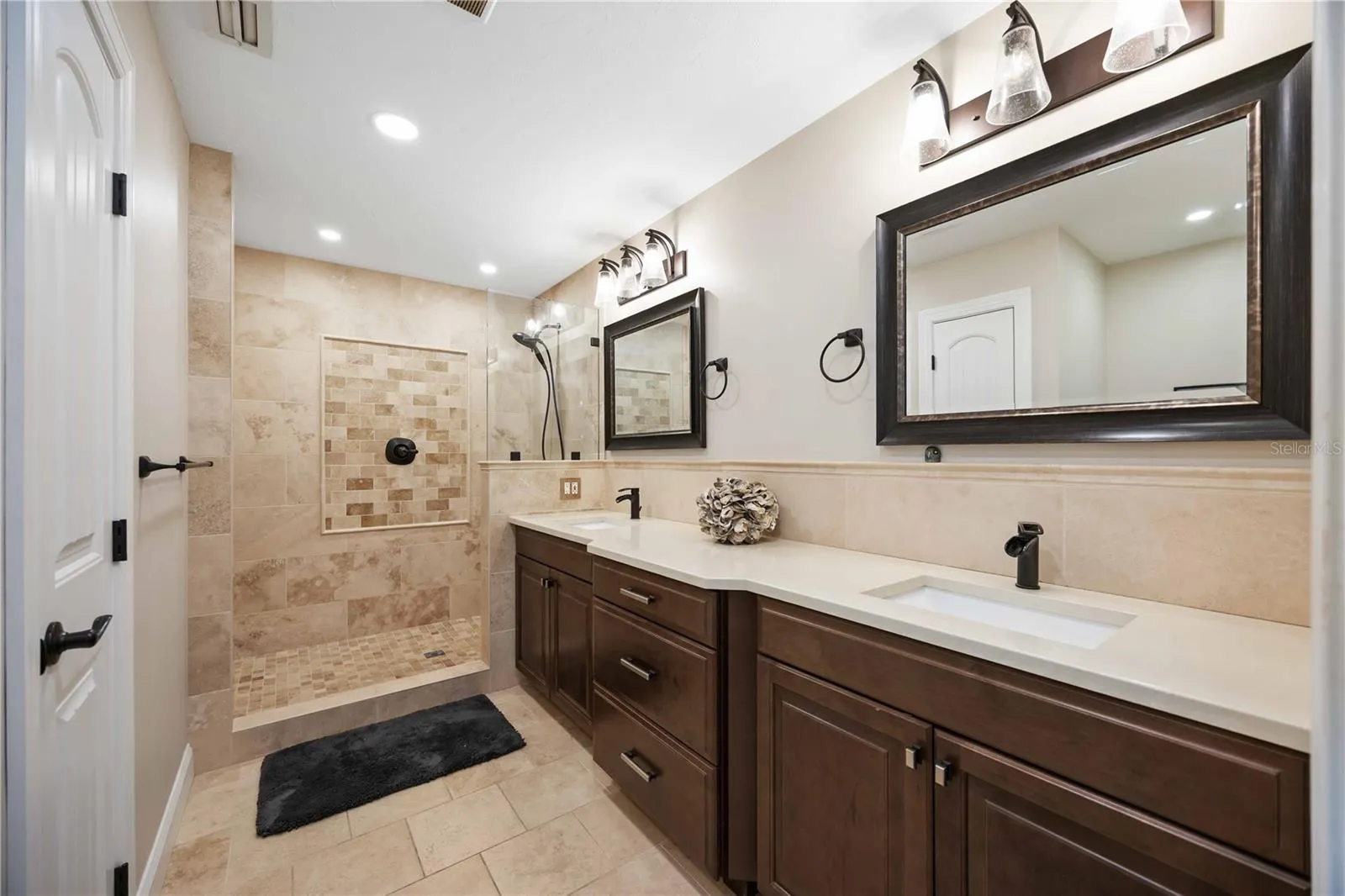 635 TROPICAL CIR