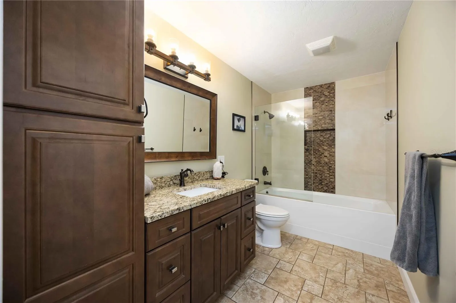 635 TROPICAL CIR