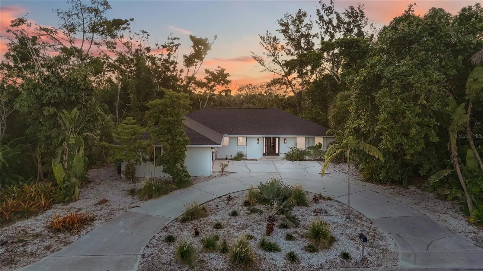 635 TROPICAL CIR
