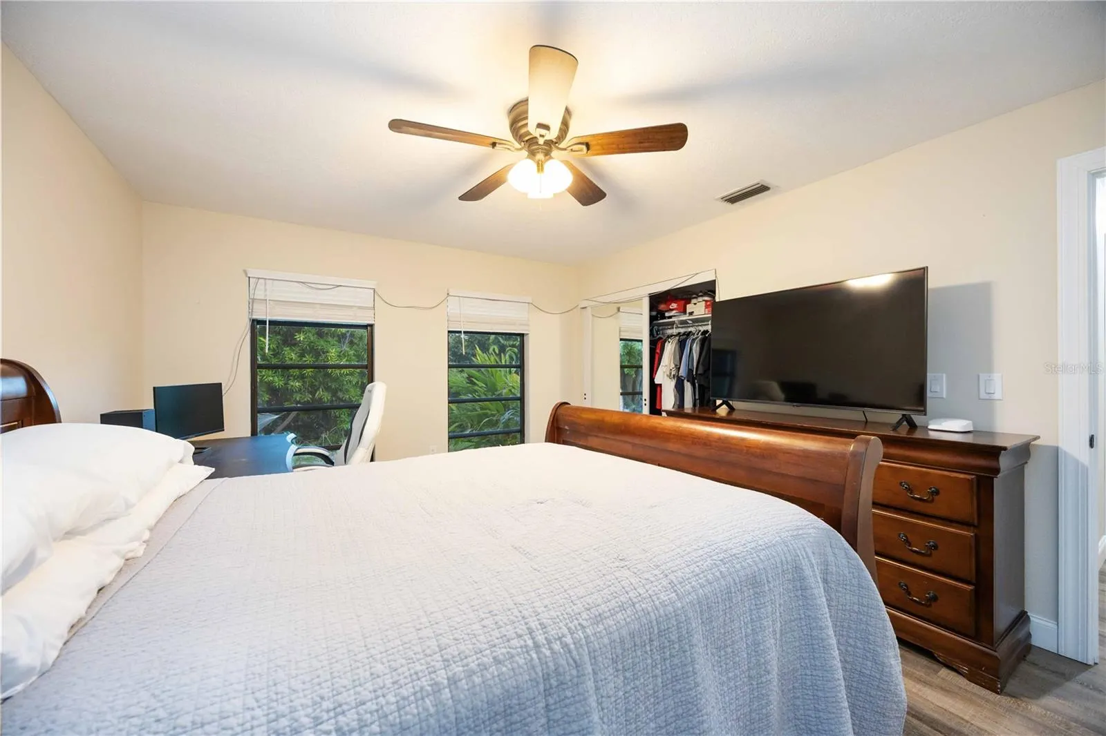 635 TROPICAL CIR