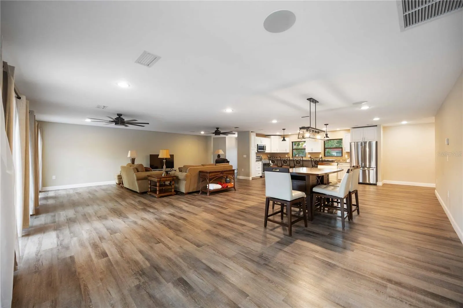 635 TROPICAL CIR