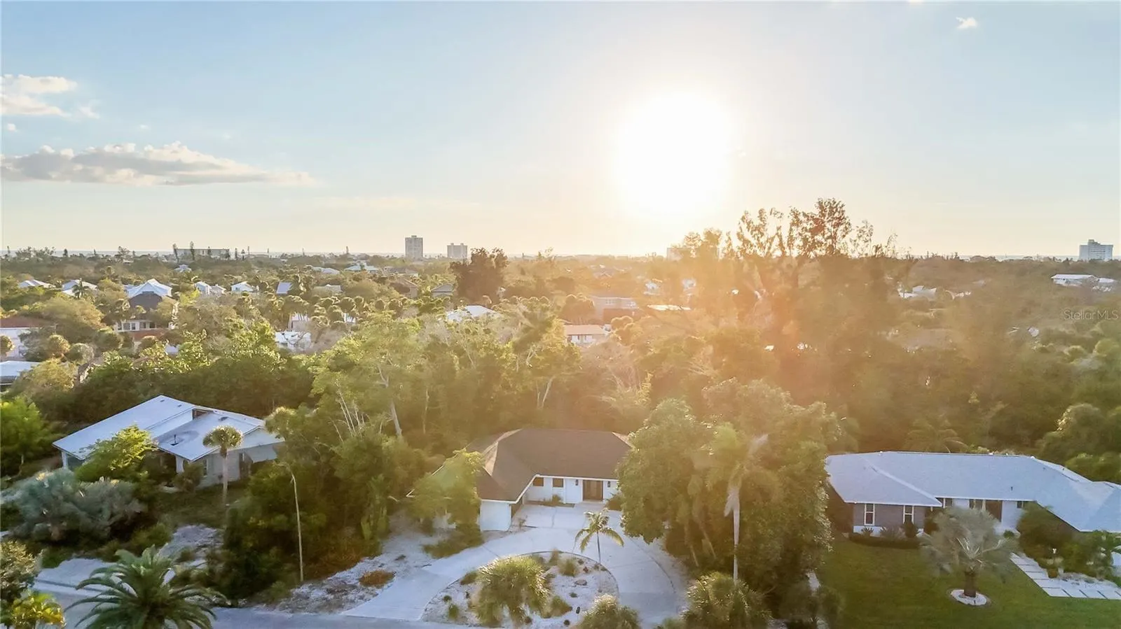 635 TROPICAL CIR