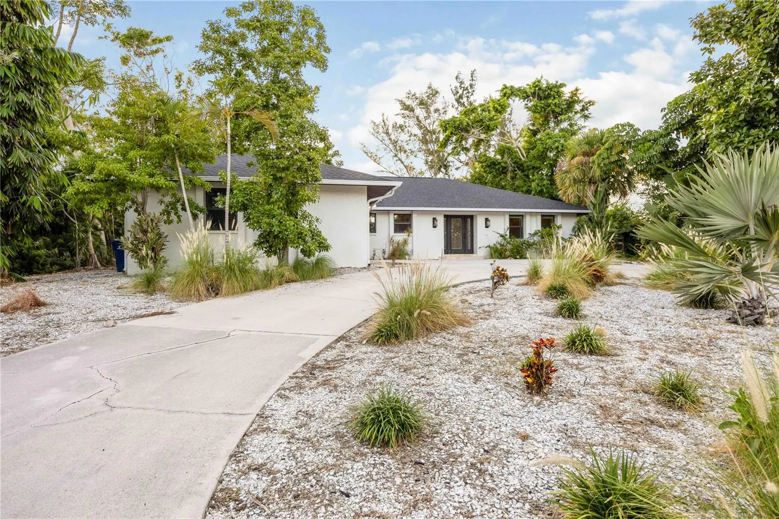 635 TROPICAL CIR