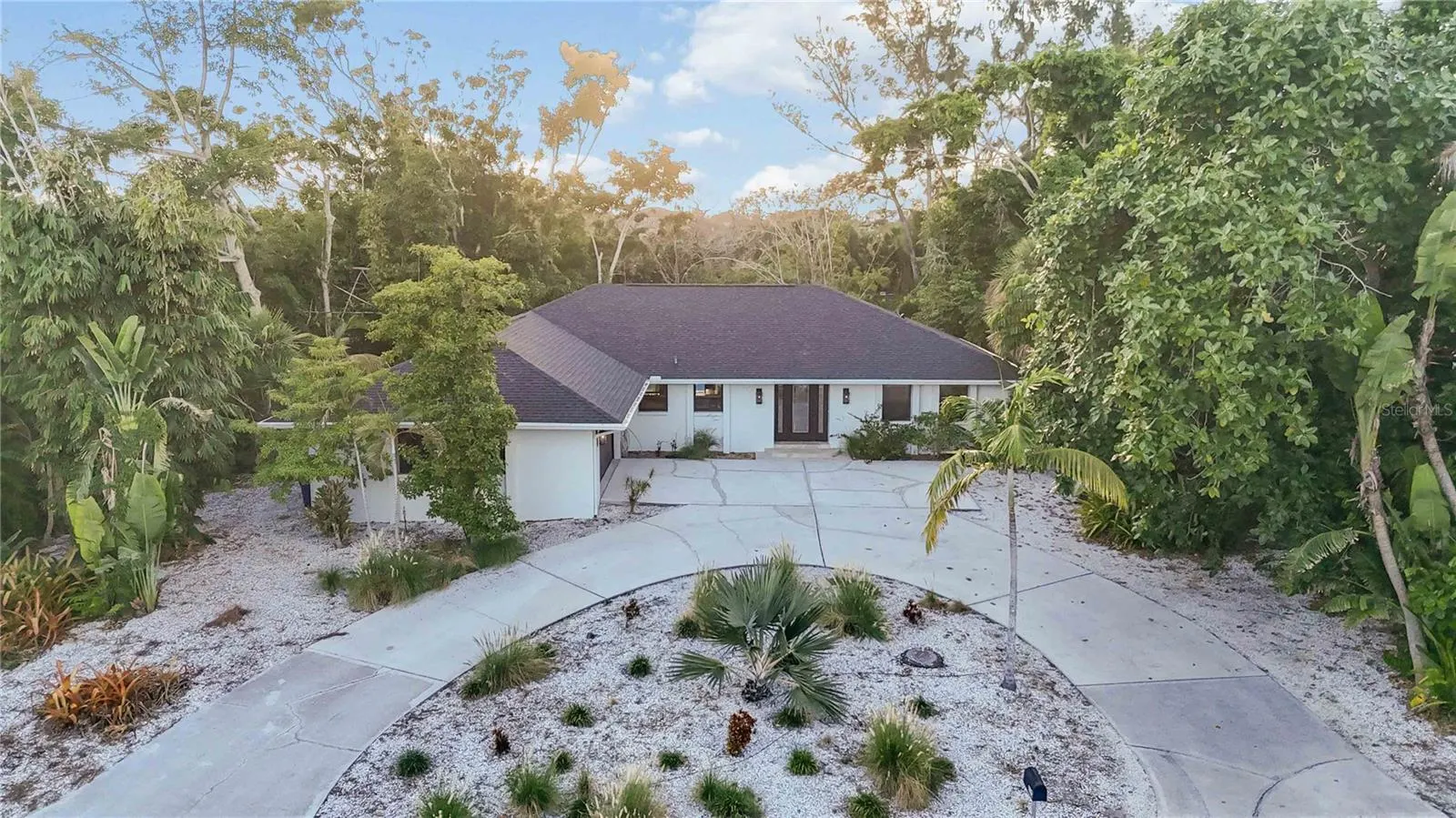 635 TROPICAL CIR