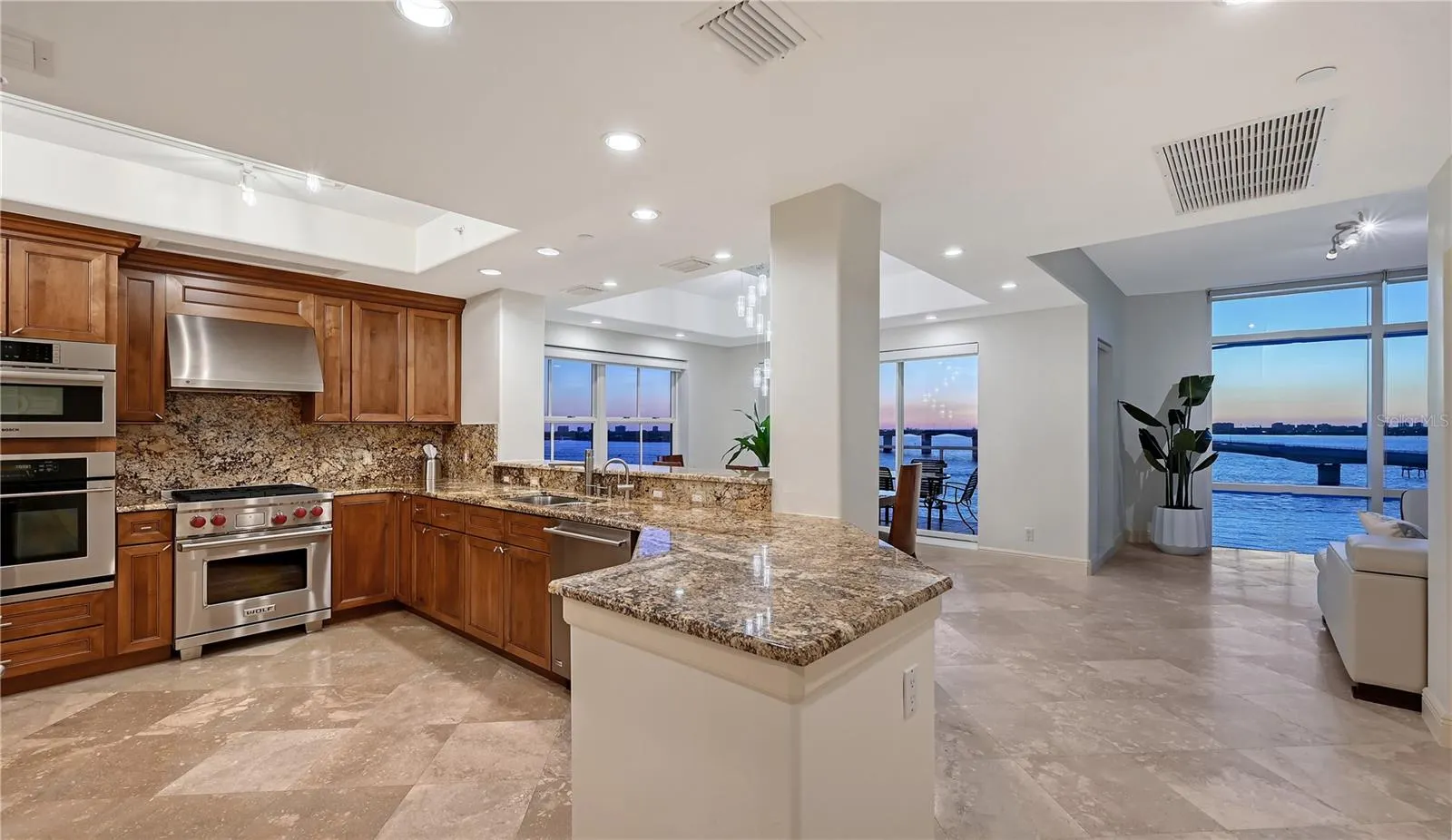 258 GOLDEN GATE PT #801, #801