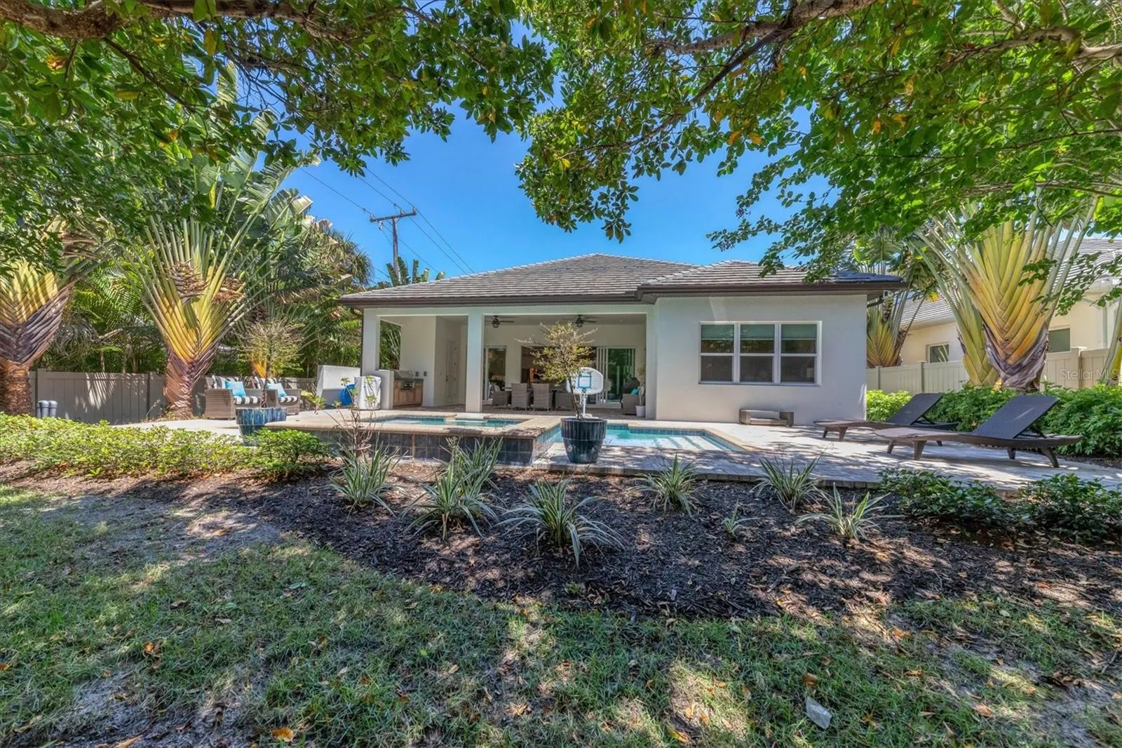1614 BAY RD