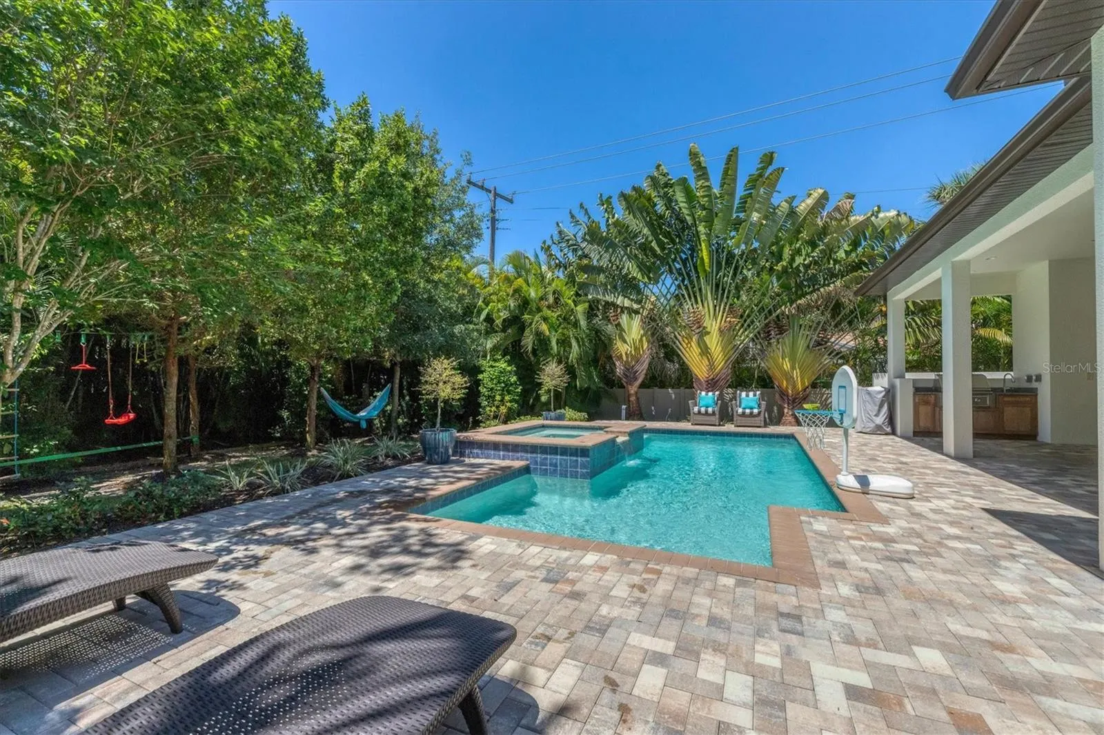 1614 BAY RD