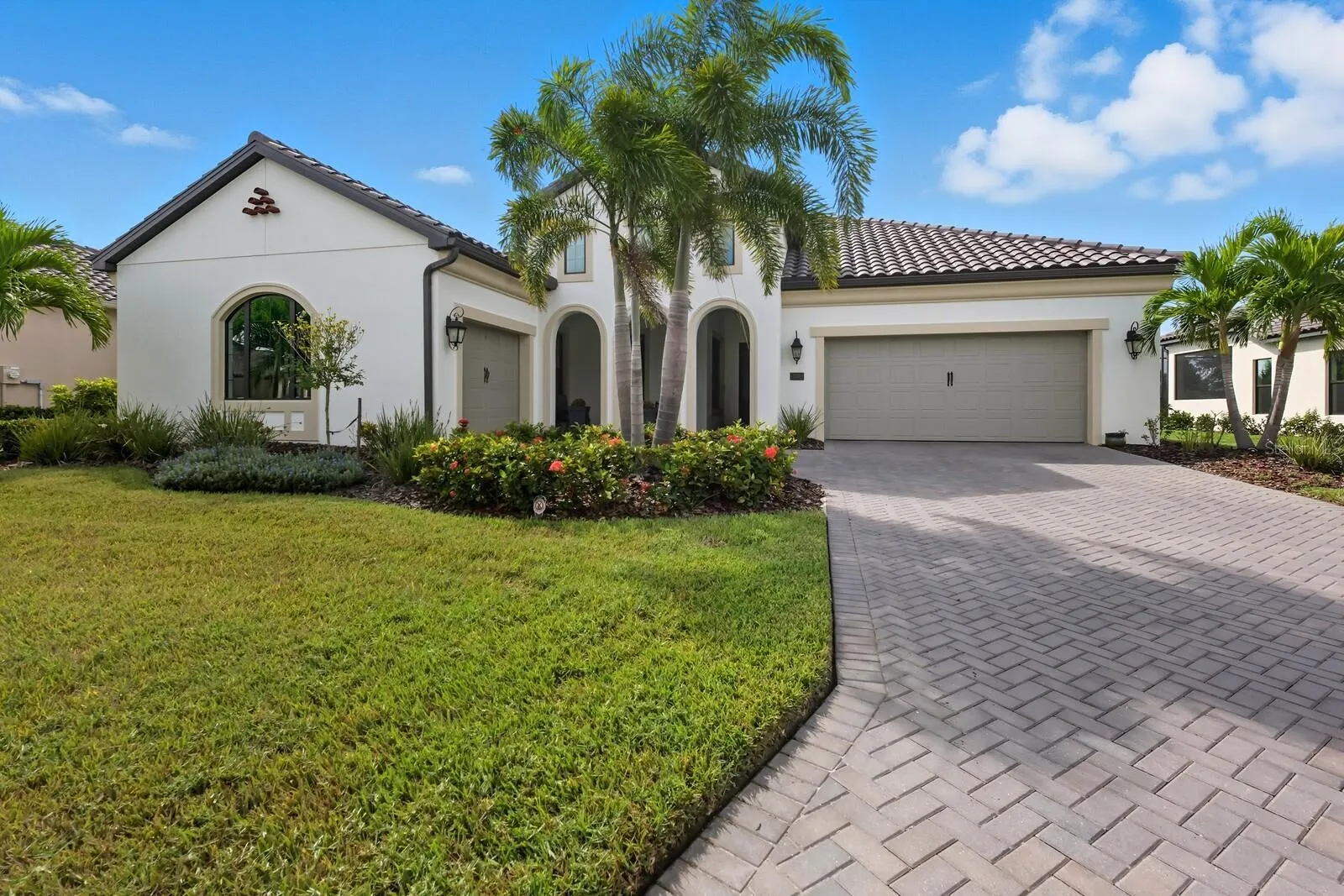 300 BOCELLI DR