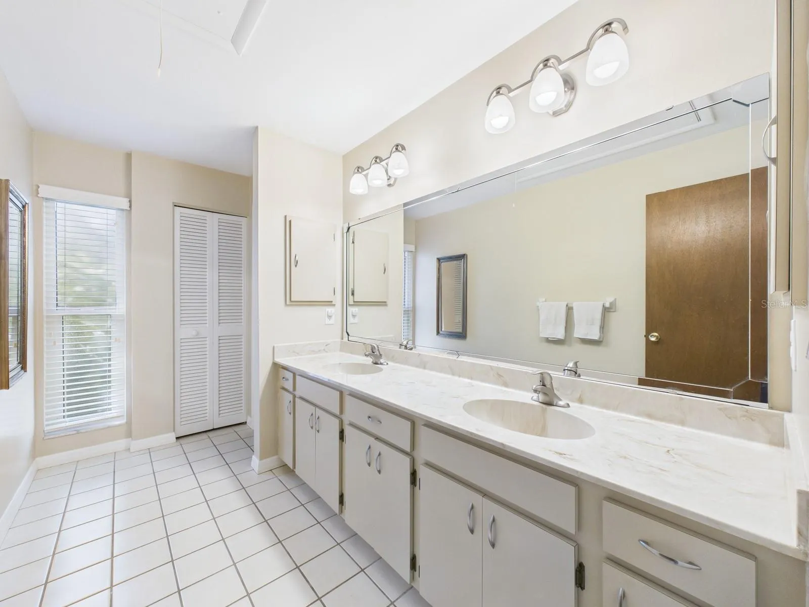 3225 GOLDEN EAGLE LN