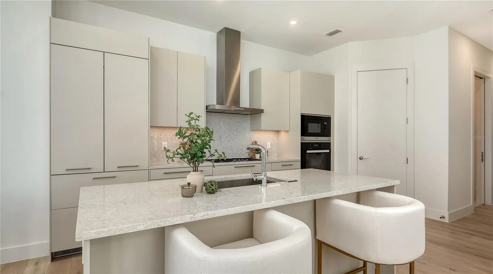 33 S PALM AVE #1702, #1702