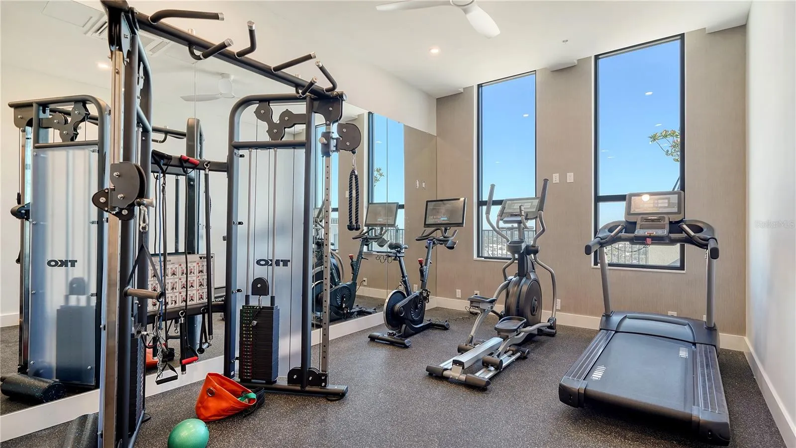 33 S PALM AVE #1702, #1702