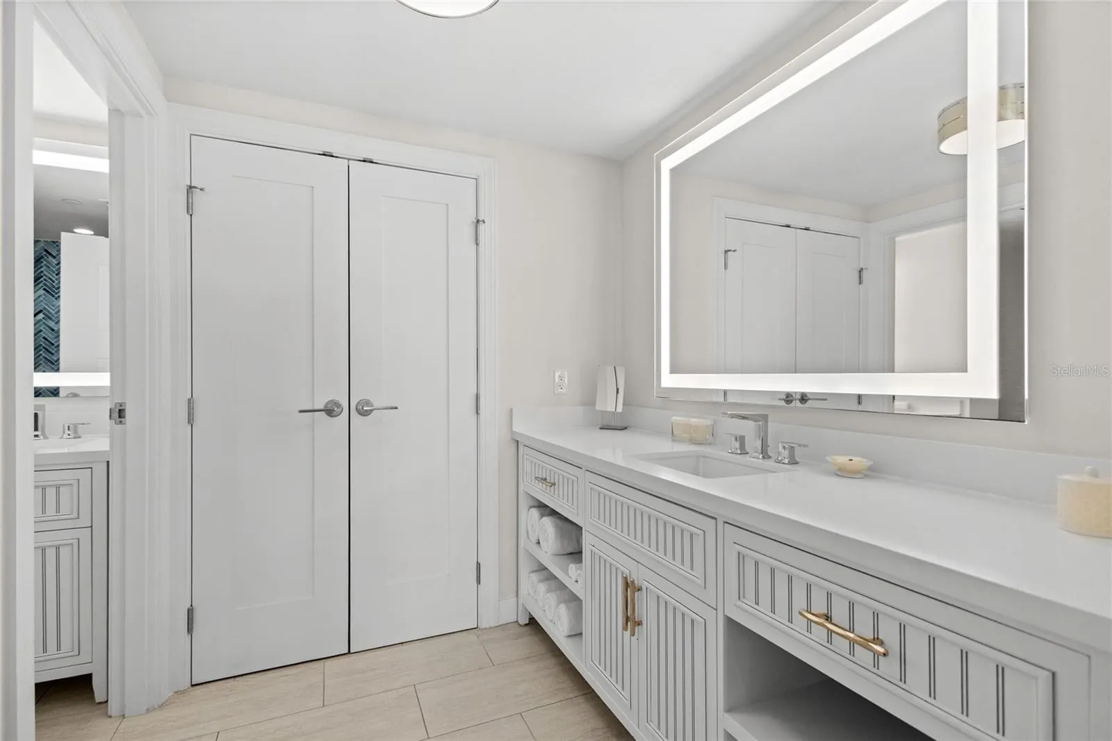250 SANDS POINT RD #5106 #5106