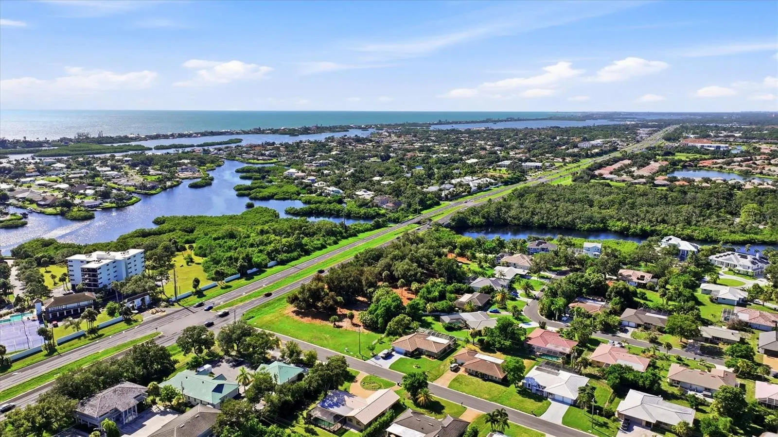 2099 S TAMIAMI TRL