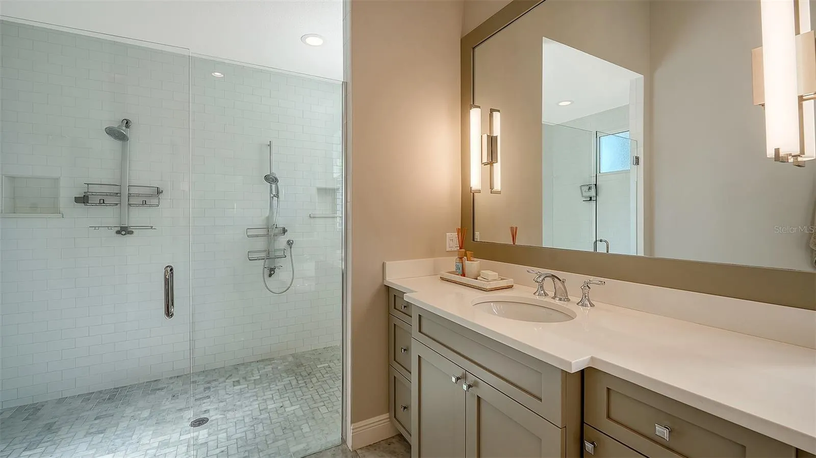 313 LOOKOUT POINT DR