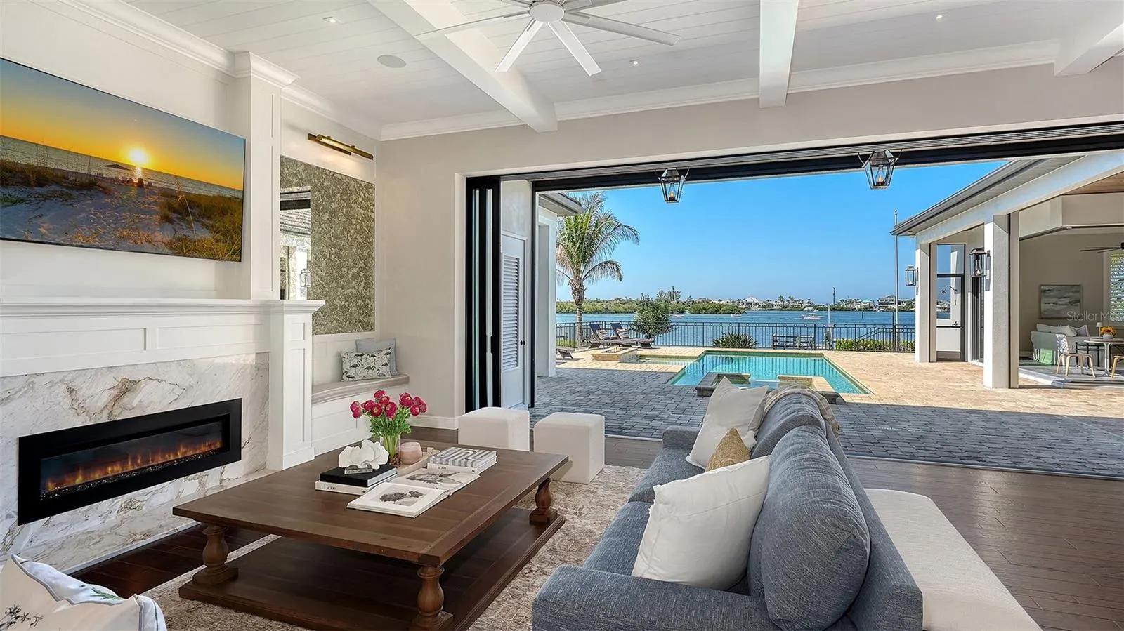 313 LOOKOUT POINT DR