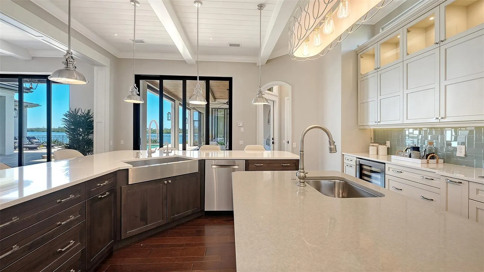313 LOOKOUT POINT DR