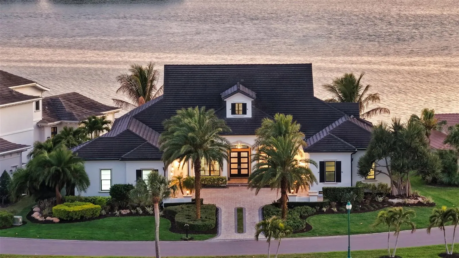 313 LOOKOUT POINT DR