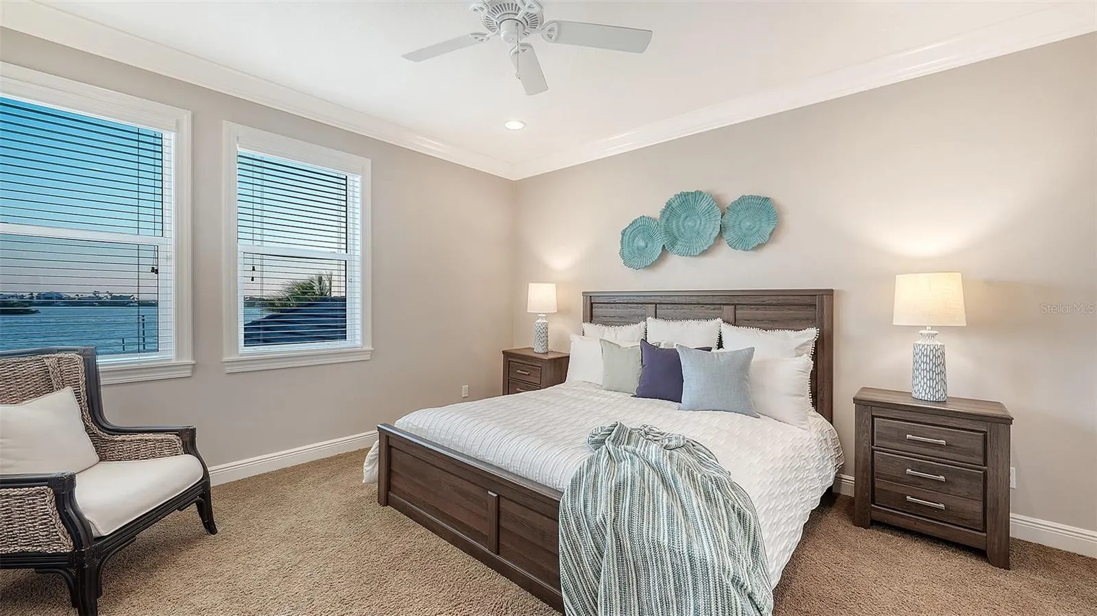 313 LOOKOUT POINT DR