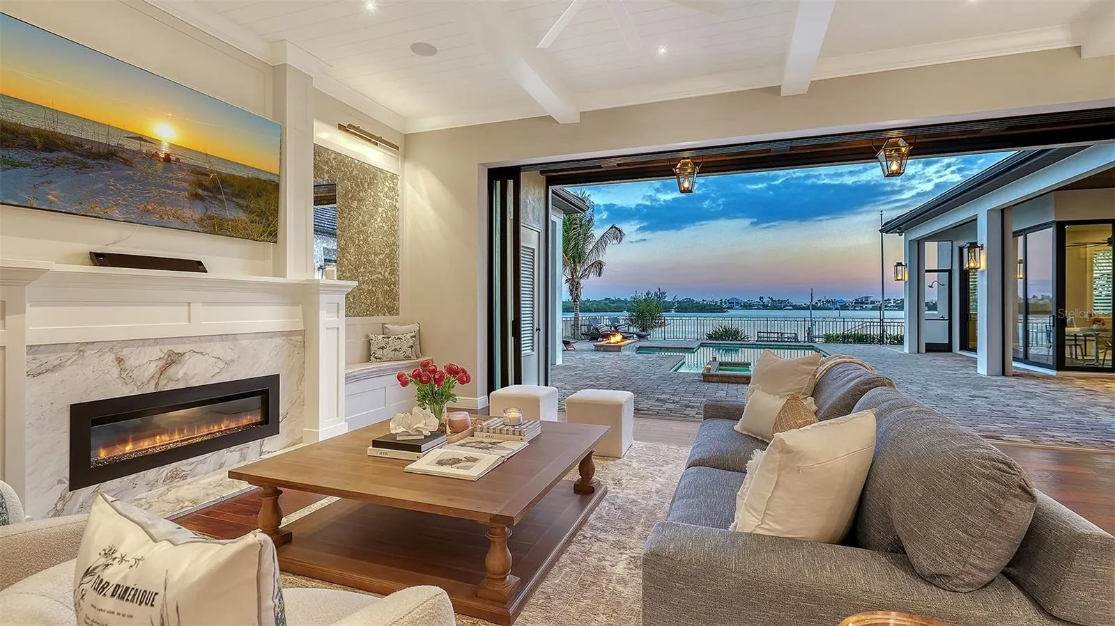 313 LOOKOUT POINT DR