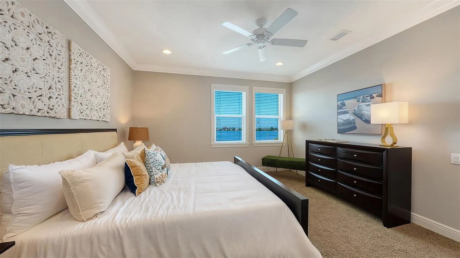 313 LOOKOUT POINT DR