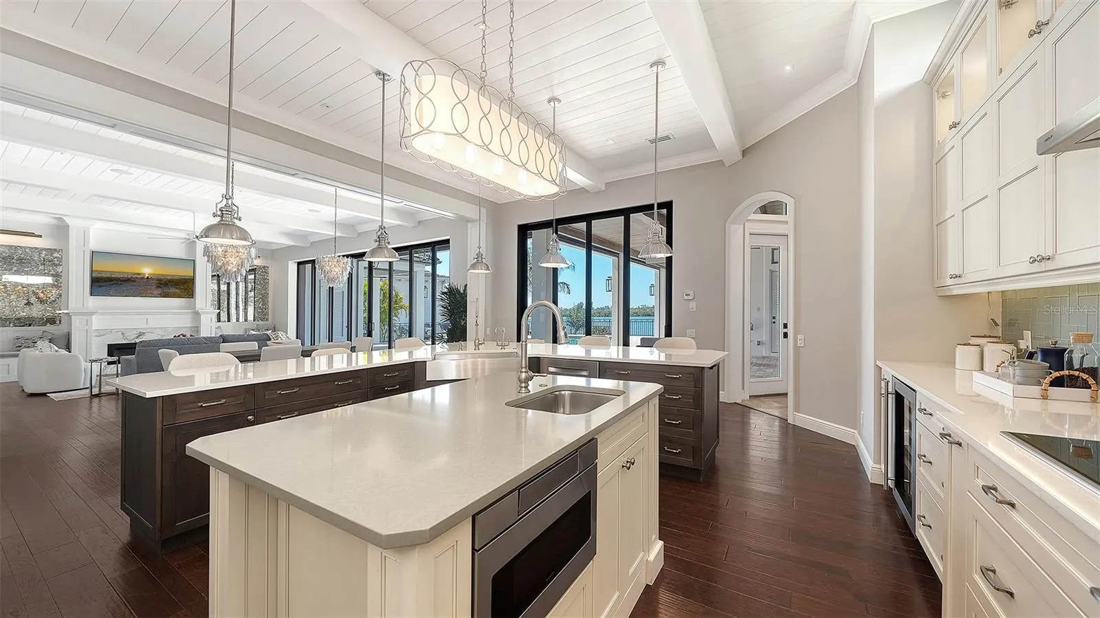 313 LOOKOUT POINT DR