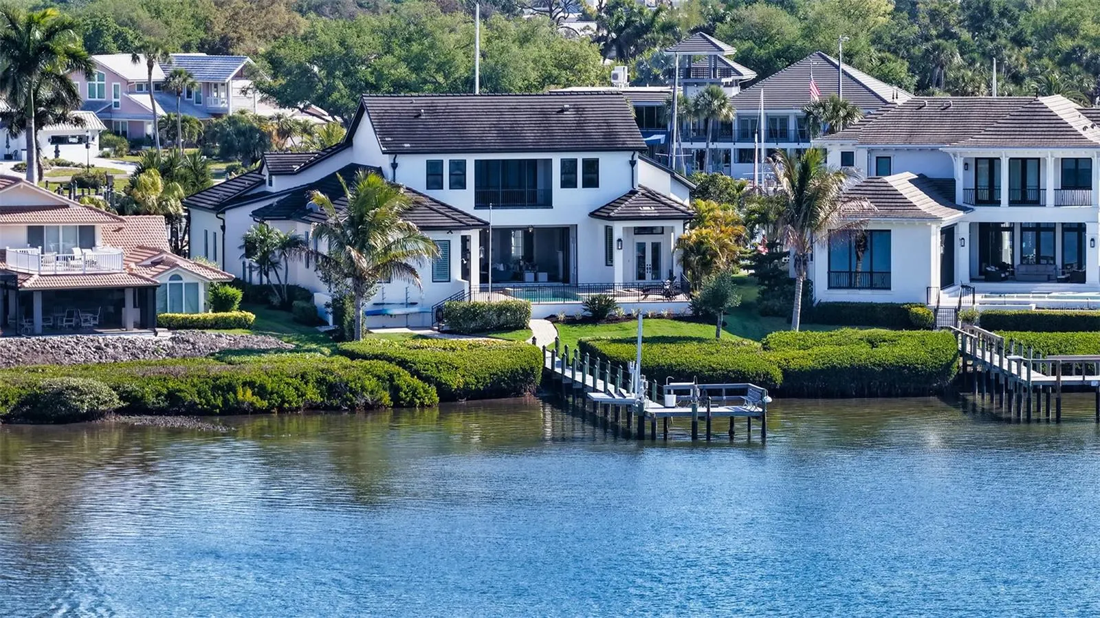 313 LOOKOUT POINT DR